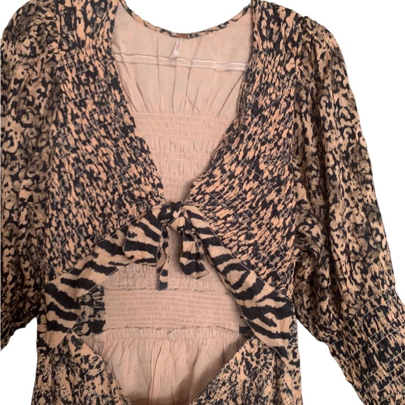 FREE PEOPLE PRINTED STRING OF HEARTS SMOCKED V-NECK BUTTON DOWN M… - Picture 6 of 8